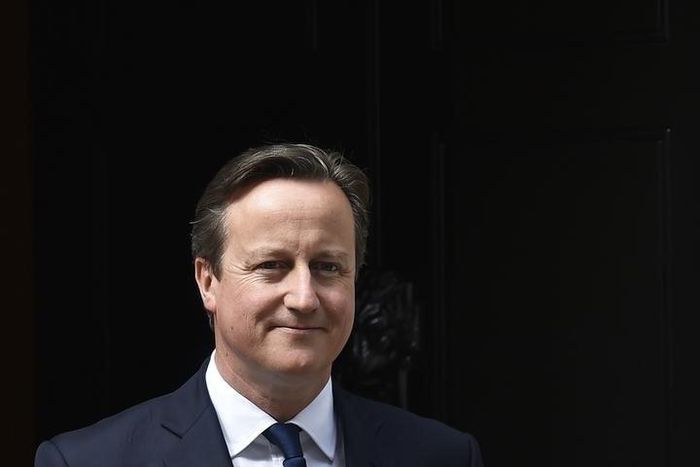 Britain's Prime Minister David Cameron waits to greet his Ukrainian counterpart Arseniy Yatsenyuk at Number 10 Downing Street in London, Britain July 15, 2015.  REUTERS/Toby Melville