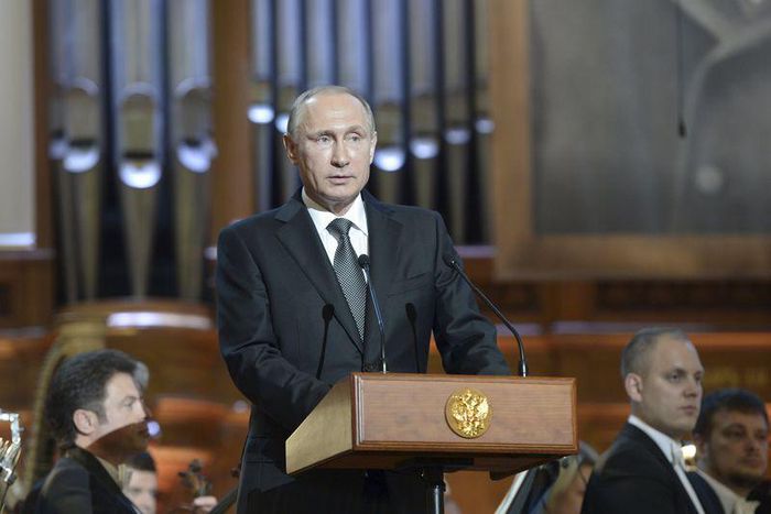 Russian President Vladimir Putin (front) delivers a speech at the gala concert of the 15th International Tchaikovsky Competition at the Moscow Conservatory, Russia, July 2, 2015.   REUTERS/Aleksey Nikolskyi/RIA Novosti/Kremlin
