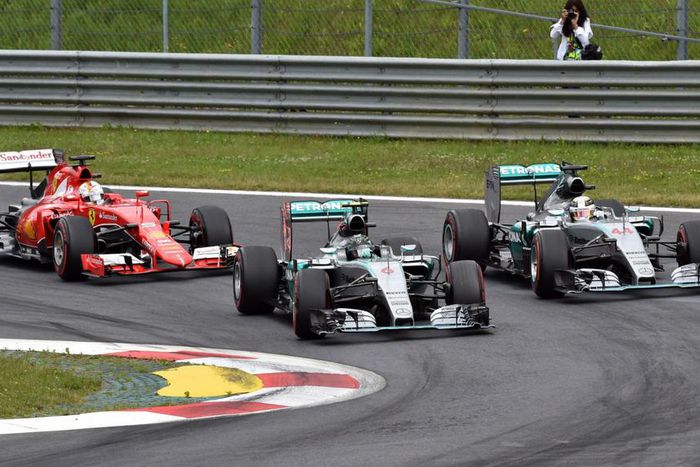 Nico Rosberg cuts Lewis Hamilton's lead with Austrian Grand Prix win