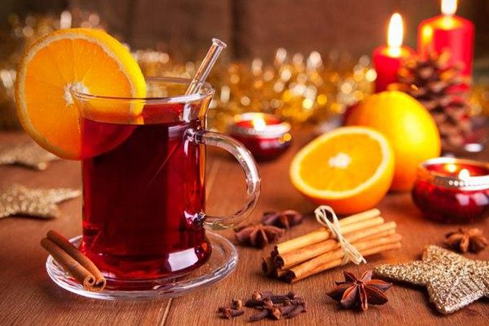 ___4031405___https:______static.pulse.com.gh___webservice___escenic___binary___4031405___2015___7___31___19___festive-display-of-mulled-wine-garnished-with-oranges-and-cinnamon-sticks-star-anise-candles-and-other-christmas-decorations_1