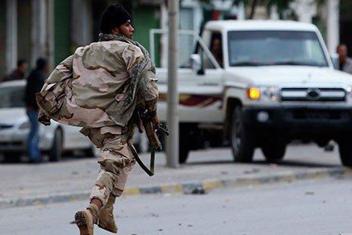 Suicide bomber, clashes kill 12 Libyan soldiers in Benghazi
