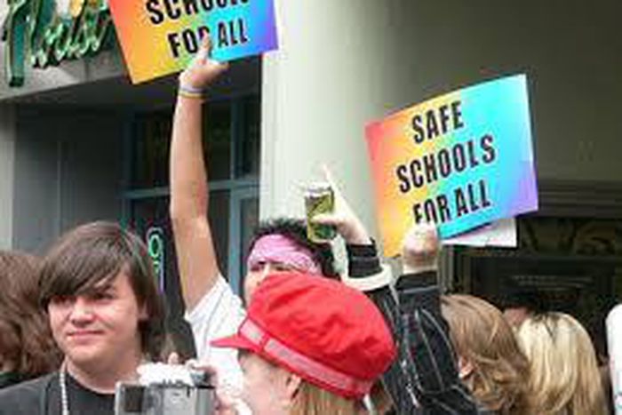 UK university college rewrites 650-year-old dress code to fit transgender students