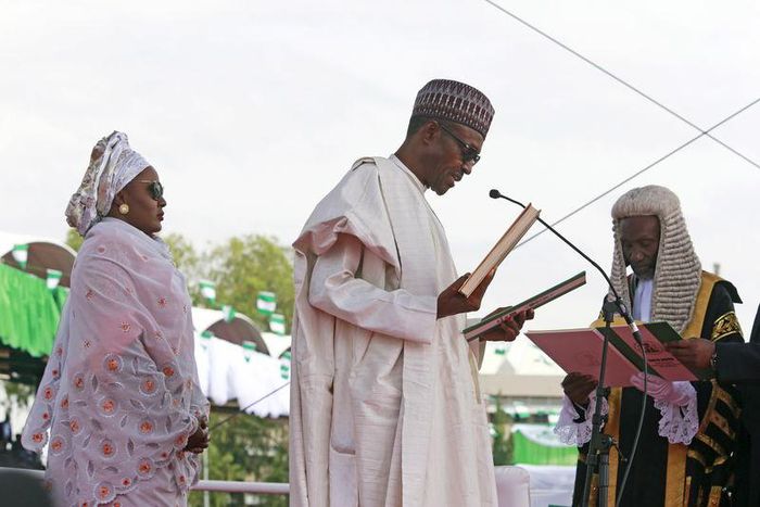 Chief Justice of Nigeria Mahmud Mohammed swears in Muhammadu Buhari (C) as Nigeria's president while Buhari's wife Aisha looks on at Eagle Square in Abuja, Nigeria May 29, 2015. REUTERS/Afolabi Sotunde