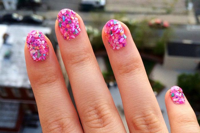 Seashells manicure, finished look