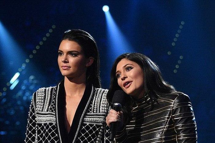 Kendall and Kylie Jenner booed at Billboard Music Awards