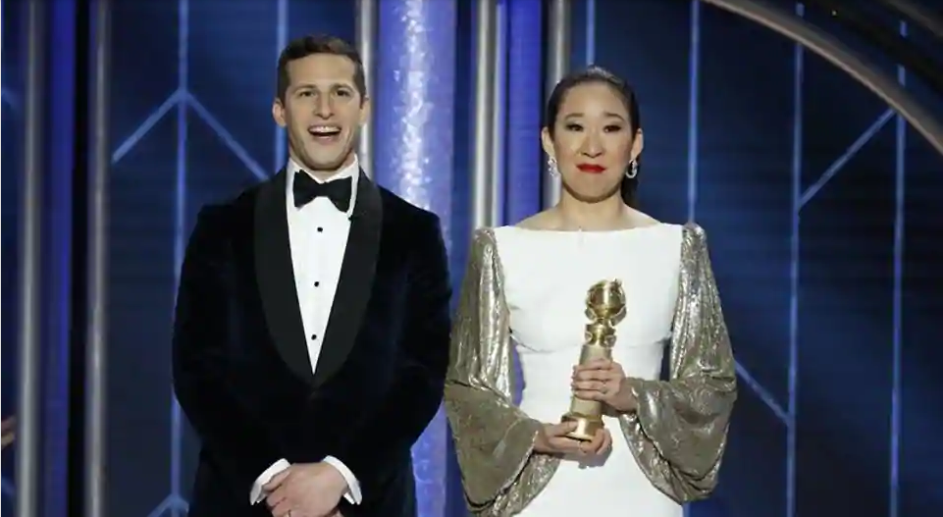 Sandra Oh collecting her Golden Globe award