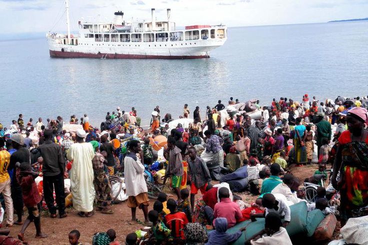 Burundian refugees wait at the shores of Lake Tanganyika in Kagunga village in Kigoma region, western Tanzania, as MV Liemba arrives to transport them to Kigoma township, May 9, 2015.   REUTERS/Stringer