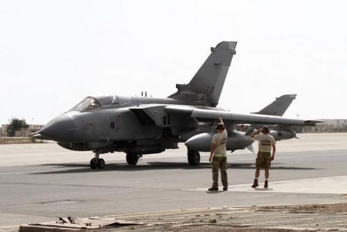UK extends Iraqi air campaign against Islamic State until March 2017