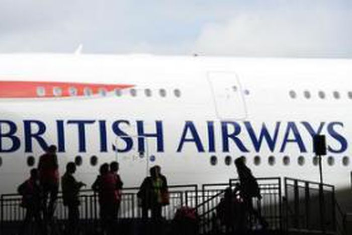 Body found in London street "fell from BA plane"