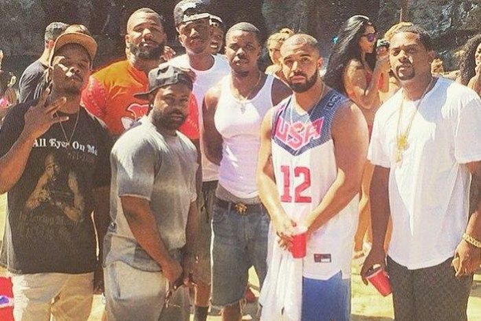 Drake with The Game and a couple of friends and colleagues