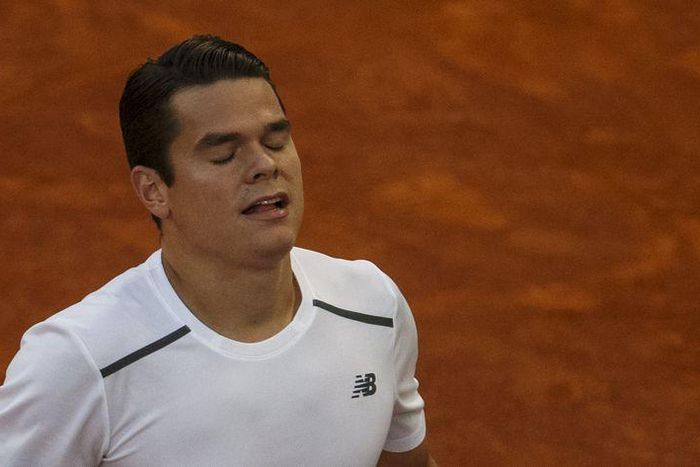Canada's Milos Raonic reacts after losing a point to Britain's Andy Murray during their quarterfinal match at the Madrid Open tennis tournament in Madrid, Spain, May 8, 2015. REUTERS/Sergio Perez