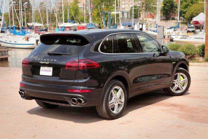 ___3843330___https:______static.pulse.com.gh___webservice___escenic___binary___3843330___2015___6___9___8___2016-Porsche-Cayenne-S-E-Hybrid-back-shot-679x453_1