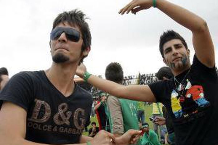 Iranian youth dance during a campaign rally at Enghelab (Revolution) stadium in the city of Karaj, 40 kms west of Tehran, on June 6, 2009.