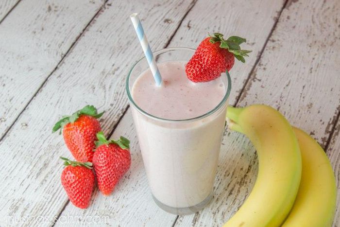 Banana and Strawberry smoothie