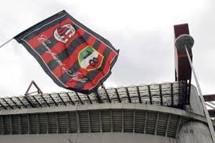 Italy's Berlusconi to finalise AC Milan stake sale after summer - source