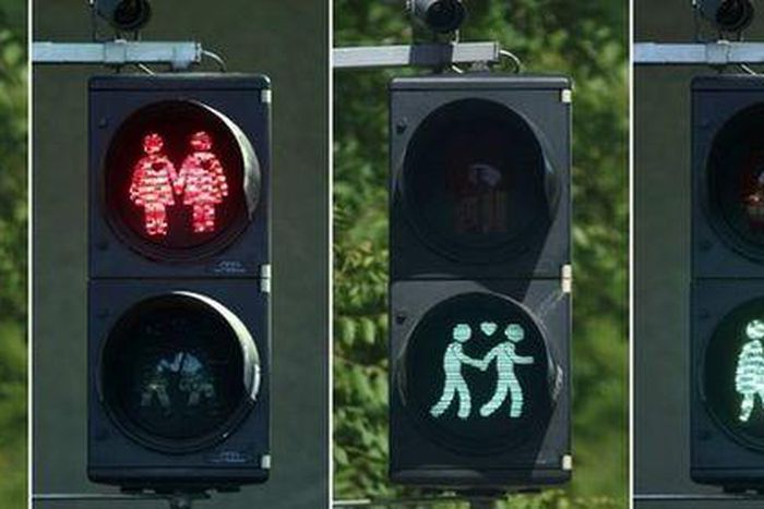 ___3754000___https:______static.pulse.com.gh___webservice___escenic___binary___3754000___2015___5___13___14____82931048_trafficlights_reuters