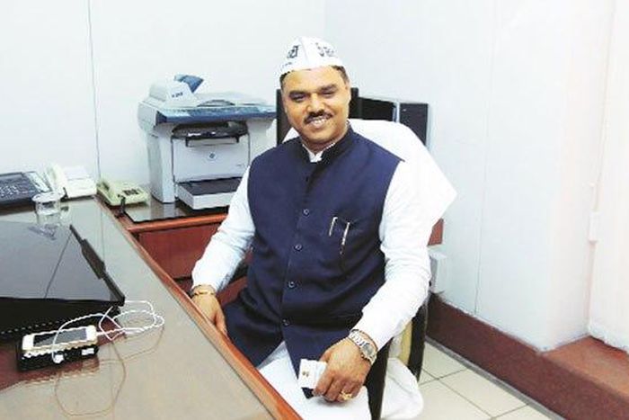 Police arrest Delhi's law minister for lying about law degree