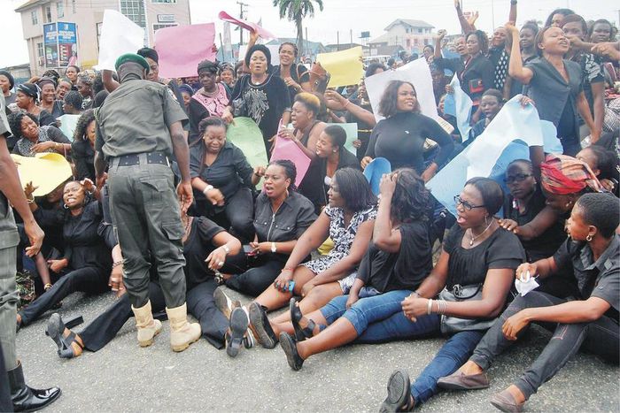 Women members of the APC in Rivers state, protesting against the March 28 Presidential and National Assembly elections in Port Harcourt.