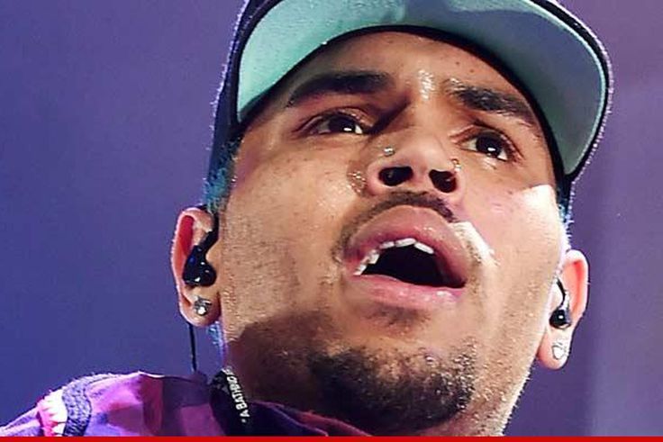 Chris Brown begs Obama to rescue him from Manila