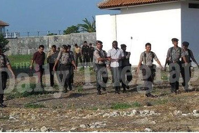 Nigerian drug trafficker Samuel Iwachekwu Okoye is taken from his cell to meet with prosecutors two days before he was executed on Nusa Kambangan Island, Central Java on June 26 2008.