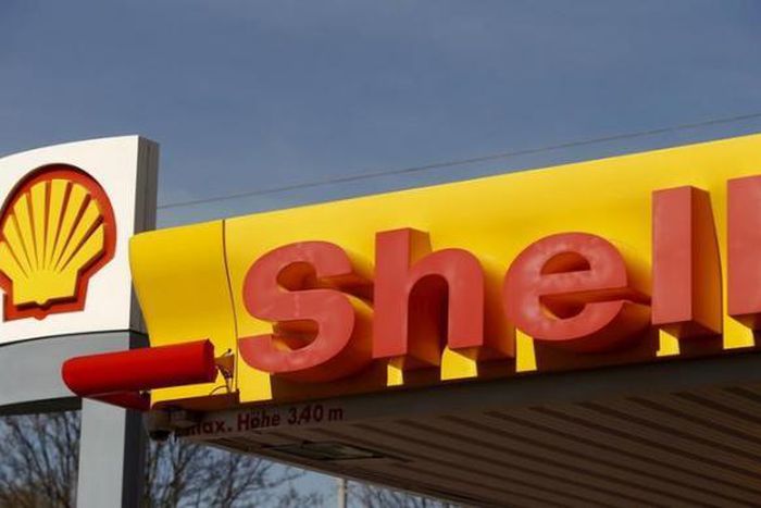 Shell to axe 6,500 jobs, cut spending to cope with lower oil prices