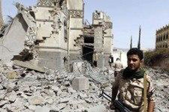 Arab warplanes continue strikes on Houthis -residents