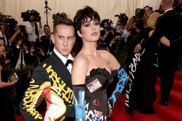 Jeremy Scott poses with Katy Perry at the 2015 MET Gala