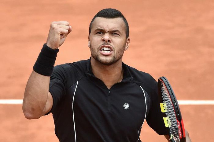 Jo-Wilfried Tsonga beats Tomas Berdych