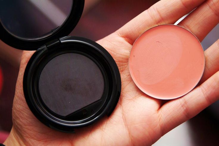 Depotting a blush