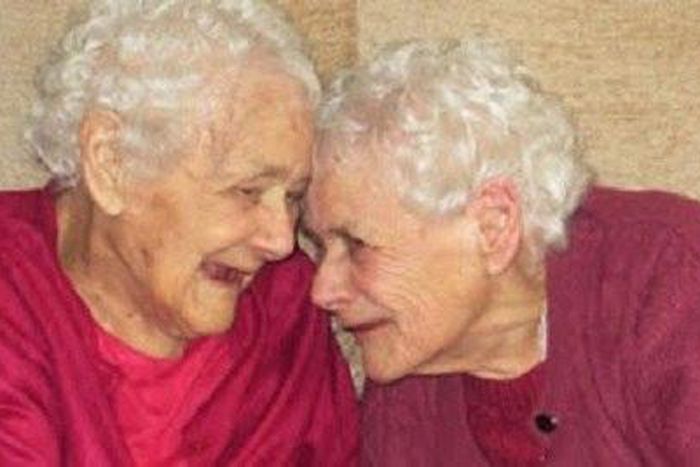 Gleyns Thomas and her sister Florence Davies