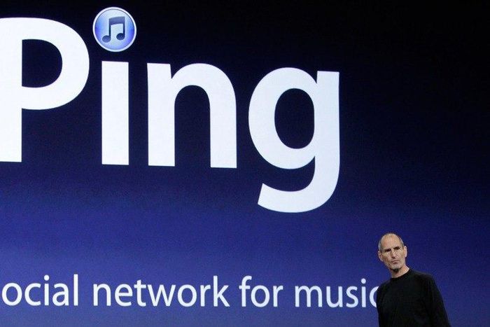 Steve Jobs launching the Ping social network.