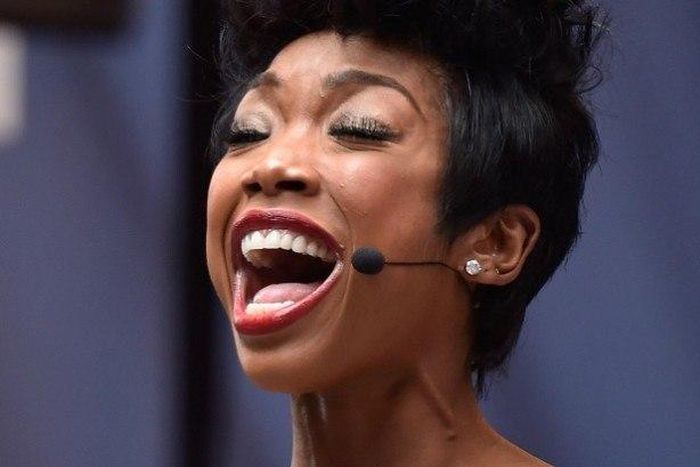 Brandy ignored on NYC subway