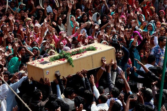 Christians carry the coffin of one of the victims killed by a suicide attack on a church, during his funeral in Lahore, March 17, 2015. Suicide bombings outside two churches in Lahore killed 14 people and wounded nearly 80 others during services on Sun...