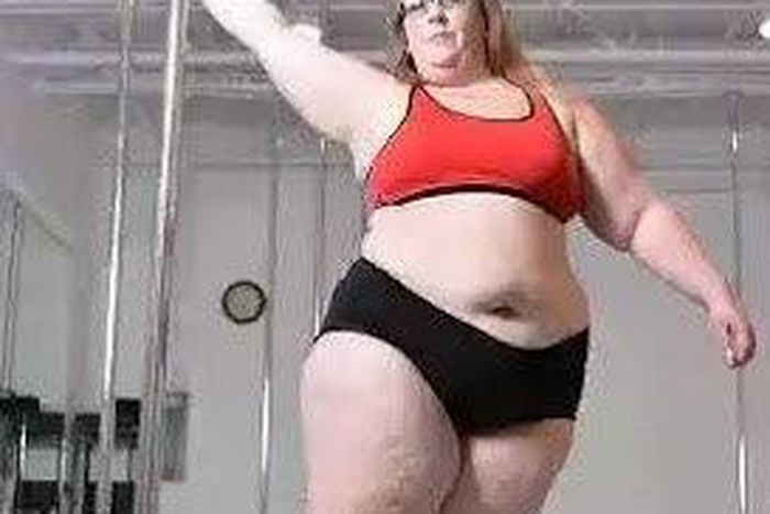 Eda Marbury pole dancing