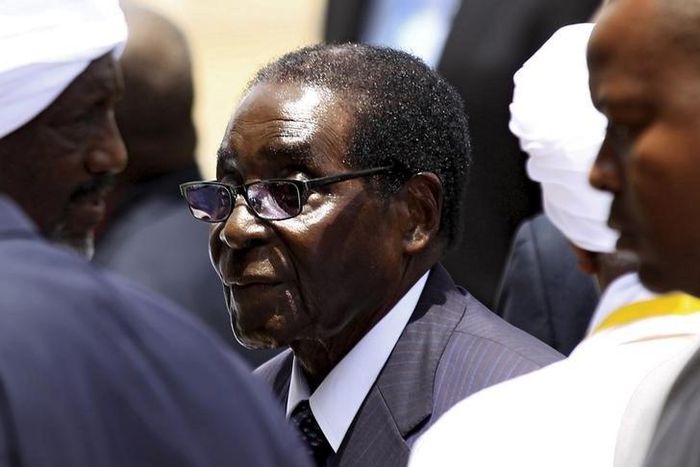 President of Zimbabwe Robert Mugabe (C) arrives to attend Sudan's President Omar Hassan al-Bashir inauguration ceremony at the National Assembly in Omdurman, June 2, 2015. REUTERS/Mohamed Nureldin Abdallah