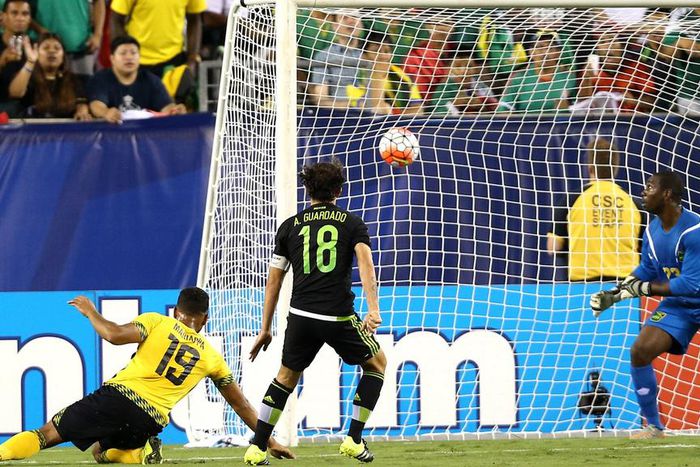 ___4013362___https:______static.pulse.com.gh___webservice___escenic___binary___4013362___2015___7___27___15___andresguardado-cropped_xvgzm3qme6gl1bjkdvffnhk7g