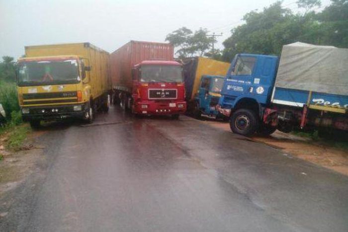 Ekiti residents block roads to prevent APC lawmakers from impeaching Governor Fayose
