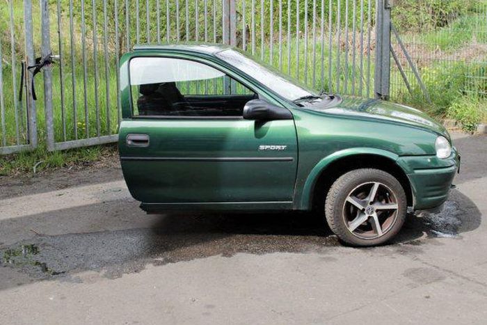 ___3887126___https:______static.pulse.com.gh___webservice___escenic___binary___3887126___2015___6___19___16___half-an-opel-corsa-der-juli-ebay1_1