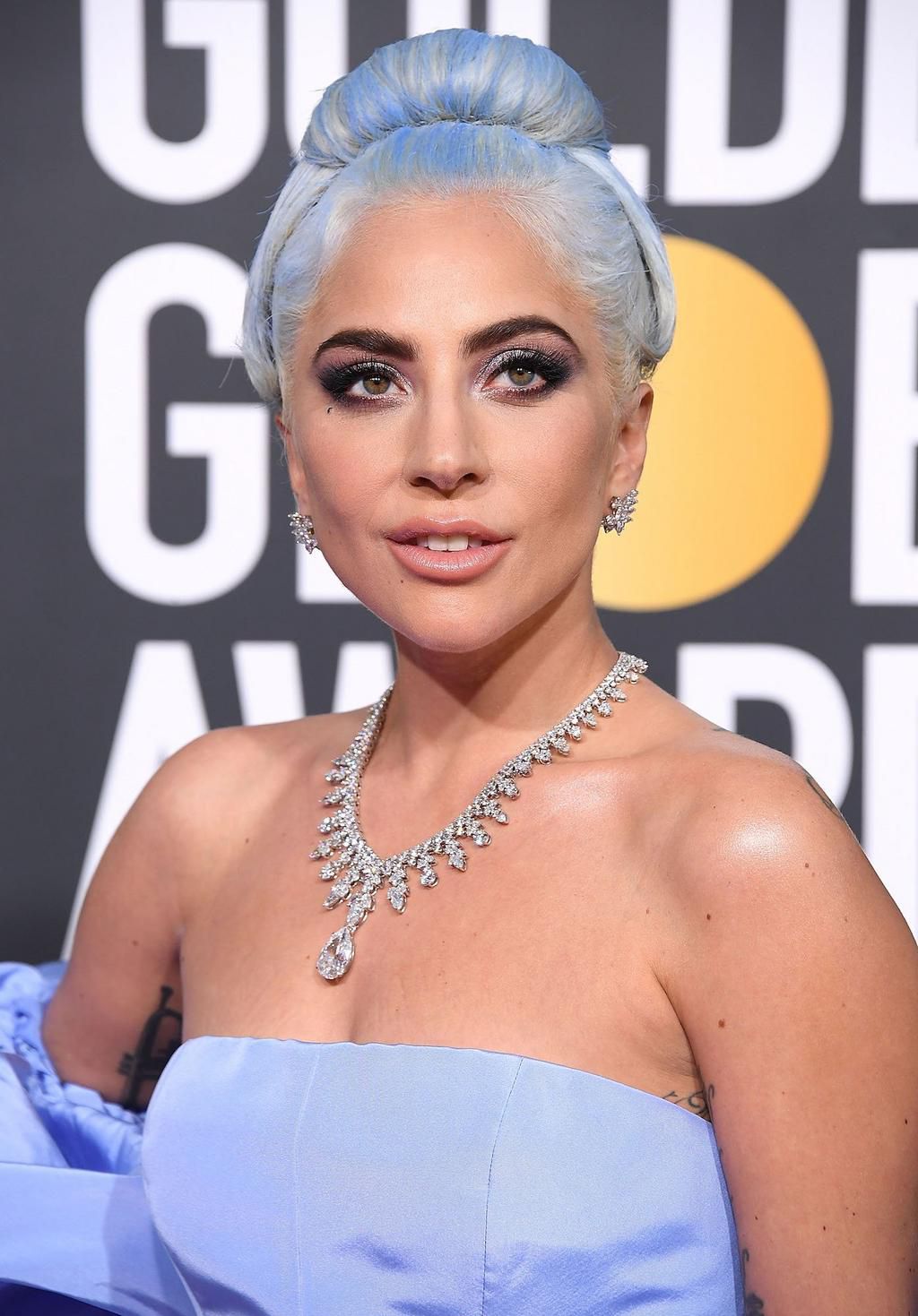 lady gaga golden globes jewelry 3