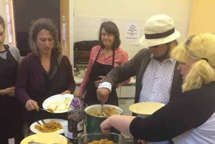 Salaam Shalom volunteers