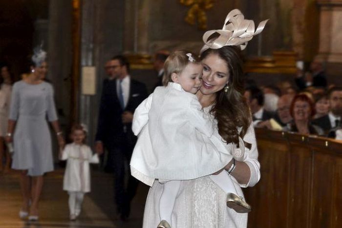 Swedish princess Madeleine gives birth to son