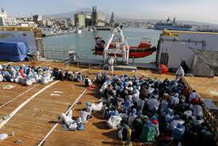 More than 135,000 refugees reached Europe by sea in 2015's 1st half