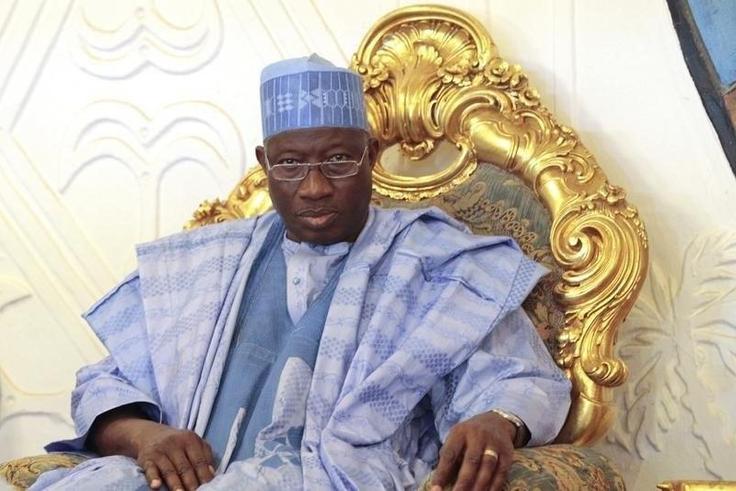 Outgoing Nigerian President Goodluck Jonathan looks on during a visit to the Emir of Gombe, Abubakar Shehu-Abubakar, as part of his presidential election campaign in Gombe, February 2, 2015.   REUTERS/Afolabi Sotunde