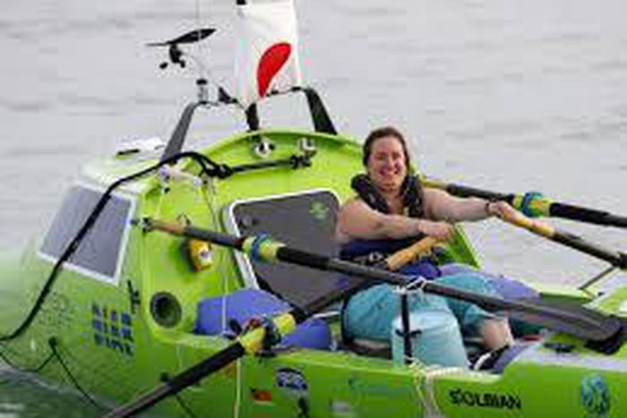 Woman abandons attempt to cross Pacific Ocean solo in rowboat