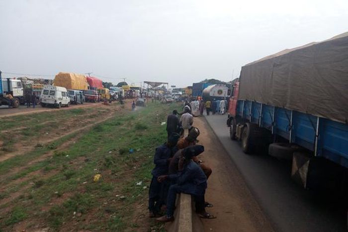 Trailers block Kaduna-Zaria expressway in protest