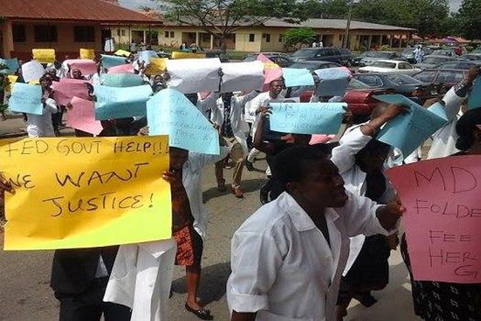 ___3971154___https:______static.pulse.com.gh___webservice___escenic___binary___3971154___2015___7___14___14___fmc-owerri-protest