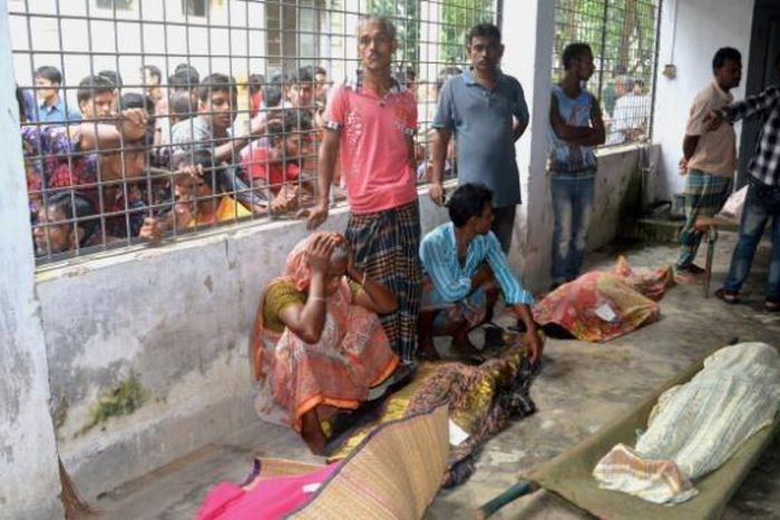 Bangladesh stampede kills 25 at charity handout