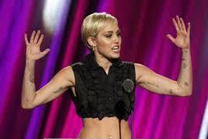 Pop star donates Caitlyn Jenner artwork, raises $69,000 for AIDS research