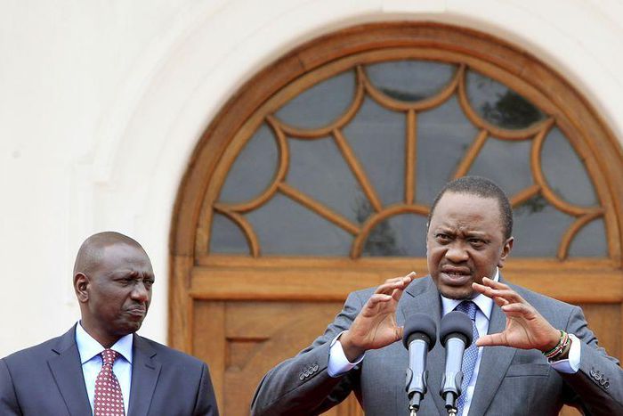 Kenya's President Uhuru Kenyatta (R) addresses a news conference next to his deputy William Ruto at State House in Nairobi July 21, 2015 to provide an update on U.S. President Barack Obama's scheduled visit later this week. REUTERS/Noor Khamis