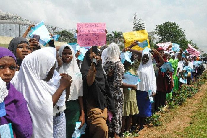 ___3685414___https:______static.pulse.com.gh___webservice___escenic___binary___3685414___2015___4___21___16___ProtestAgainstVictimisationofSecondarySchoolStudentUsingHijabbyPrincipalsinLagos5